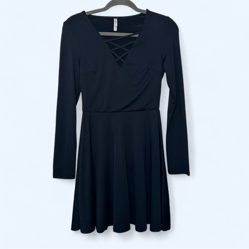 Xhilaration Criss Cross Long Sleeve Skater Mini Dress in Black Size Small